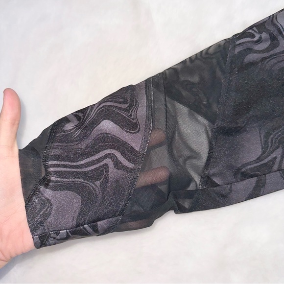 PINK Ultimate Marble Mesh Shine Leggings! - Picture 4 of 6